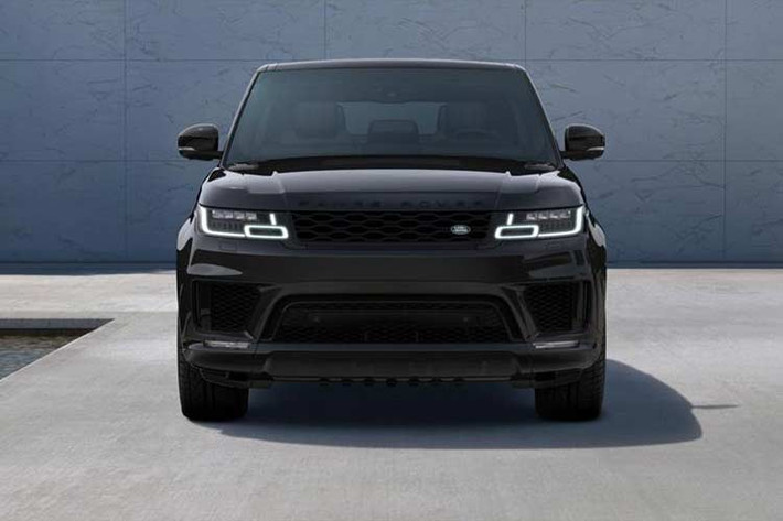 Hiện chưa rõ mức giá bán cho chiếc SUV hạng sang Range Rover HSE Black Design 2018 đầu tiên cập bến Việt Nam. Chỉ biết rằng, một số chiếc Range Rover HSE đời 2018 về nước trước đó được chào bán với giá hơn 8 tỷ đồng tại một số showroom nhập khẩu xe tư nhân.
