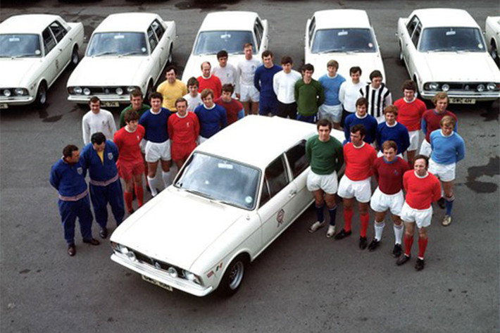 Huyền thoại quá cố Bobby Moore cùng đội tuyển Anh vô địch World Cup 1966 (WC). Trung vệ đội tuyển Anh cùng 29 thành viên khác được Ford trao tặng chiếc Cortina khi tham gia kỳ WC Mexico 1970. Điều đặc biệt, cả 30 xe đều đăng ký biển số GWC (Great World Cup) kèm theo một chữ số ở phía trước, để vinh danh chiến thắng của họ từ kỳ WC trước.