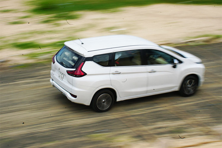 Xpander mới có các trang bị an toàn gồm 2 túi khí, phanh đĩa trước và phanh tang trống sau, hỗ trợ lực phanh khẩn cấp BA, chống bó cứng phanh ABS, phân bổ lực phanh điện tử EBD, cân bằng điện tử ASC, hỗ trợ khởi hành ngang dốc, cảnh báo phanh khẩn cấp và camera lùi chỉ có trên bản tự động... Đây được xem là các trang bị khá đủ cho một mẫu xe gia đình 7 chỗ ngồi.