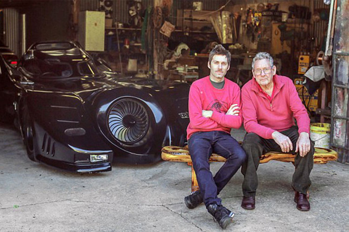 Được biết, ngoài chiếc siêu xe đua F1 tự chế mới này, Zac Mihajlovic còn sở hữu siêu xe Batmobile tự chế cực kỳ độc đáo và đã gây tiếng vang lớn. Thệm chí có vô số các doanh nhân, nhà làm phim và thậm chí là các Quốc Vương của vùng Trung Đông đã đấu giá hàng triệu đô la để mua được siêu xe Batman nhưng anh không bán.