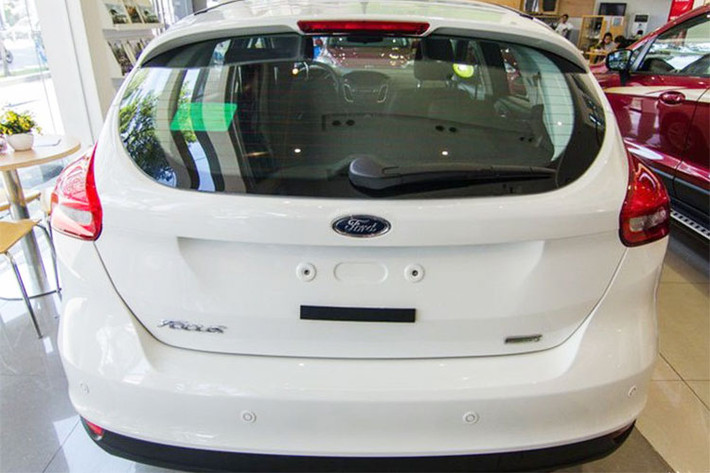 Ngoài hai mẫu xe của Thaco là Mazda3 và Kia Cerato, các khách hàng Việt muốn mua xe cũng có những lựa chọn khác là Chevrolet Cruze ở tầm giá bình dân hơn, Toyota Altis có nhiều cấu hình từ thấp đến cao phong phú, hoặc Honda Civic ở ngưỡng cao cấp nhất phân khúc… nên Focus ít khi được nhắc đến trên bản đồ của VAMA thời gian qua.