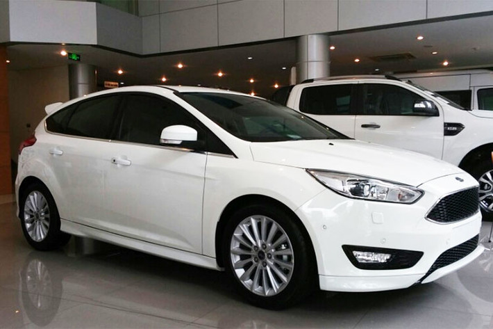 Tuy nhiên điều đáng chú ý trên Ford Focus khiến người dùng không còn mặn mà chính là hộp số tự động 6 cấp Powershift khi mà nó thường xuyên bị khiếu nại tại các thị trường trên thế giới, mới đây nhất là Việt Nam. Theo nhiều người sử dụng thì hộp số này thường gây ra những hiện tượng rung, giật... thậm chí lỗi. (Kiến Thức sẽ có bài riêng về vẫn đề này).
