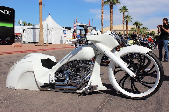 Trong dòng sản phẩm của thương hiệu xe môtô phân khối lớn Harley-Davidson, các dòng xe touring như Ultra Glide, Road Glide hay Street Glide dễ độ lên bagger nhất, ngoài ra còn có Roadking và Softail.