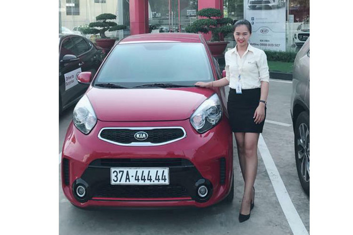 Cũng có người lại thấy 4 là số xấu, suy luận càng nhiều số 4 càng không tốt. Tuy nhiên theo chủ quan của nhiều người thì đây là biển số dễ nhớ, thâmmj chí nó còn có giá cao khi hợp với một chủ nhân mới khác...