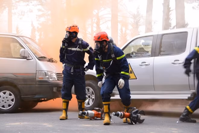 Các nhân viên ứng phó sự cố bức xạ và hạt nhân tỉnh Lâm Đồng đã tới thu gom và xử lý dứt điểm nguồn phóng xạ bị rò rỉ. 