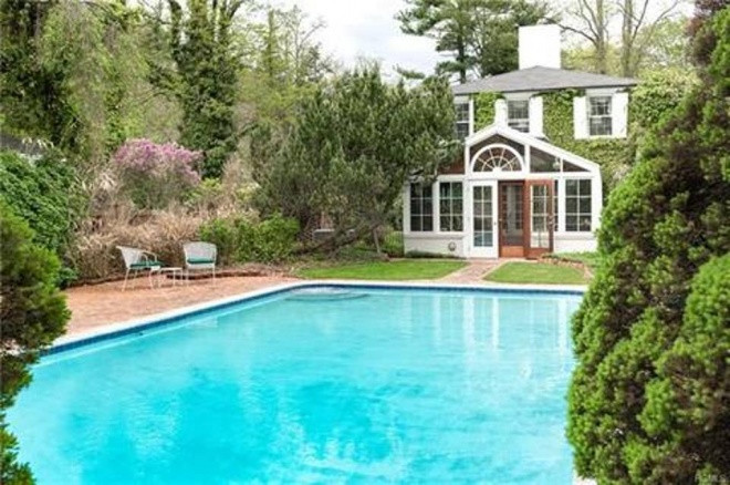 Ngôi nhà 2 tầng xây trên diện tích hơn 370m².