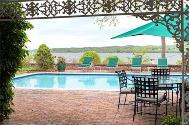 Không gian thơ mộng của ngoại thất.