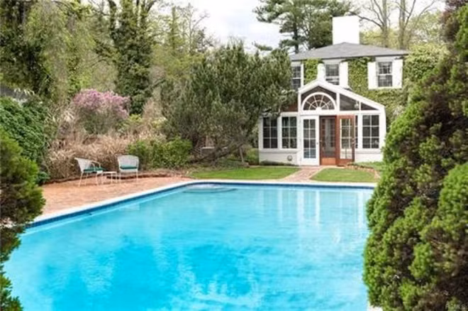 Ngôi nhà 2 tầng xây trên diện tích hơn 370m².