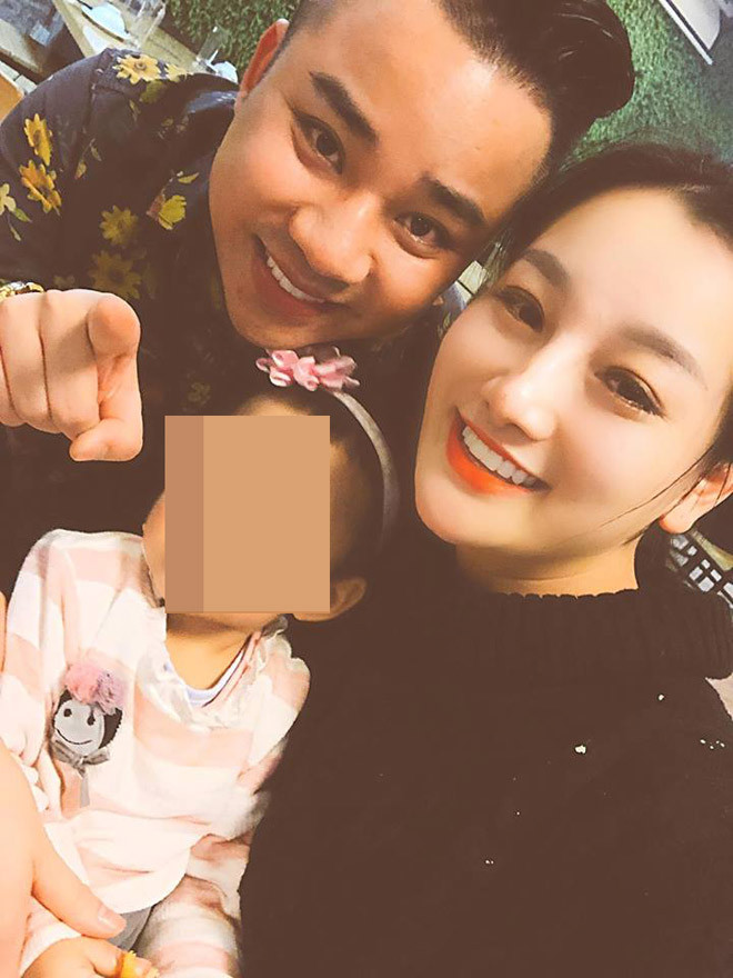 Mới đây, Hữu Công bất ngờ thông báo sắp rước bạn gái về dinh. Cặp đôi còn công khai một bức ảnh cưới với caption đầy háo hức: “Vậy là sắp cưới rồi”, “Sắp rồi đấy”.