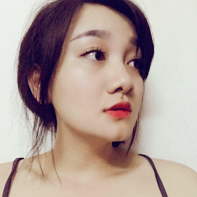 “Nói mình không suy nghĩ về quá khứ của Hữu Công thì không đúng nhưng mỗi lần như vậy mình đều chia sẻ với anh rồi anh lại tạo niềm tin cho mình. Quá khứ chỉ là quá khứ, quan trọng là hai đứa đã quyết định đi cùng nhau”, Thủy Tiên chia sẻ.