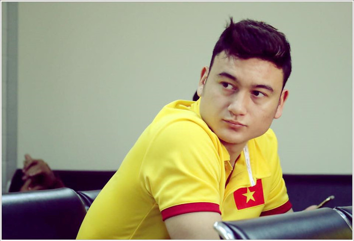 Trong trận vòng loại Asian cup 2019 tối 27/3 giữa Việt Nam - Jordan, thủ môn Bùi Tiến Dũng không được bắt chính, thay vào đó là sự xuất hiện của thủ thành Đặng Văn Lâm. Điều này đã thu hút nhiều sự quan tâm từ dân mạng.