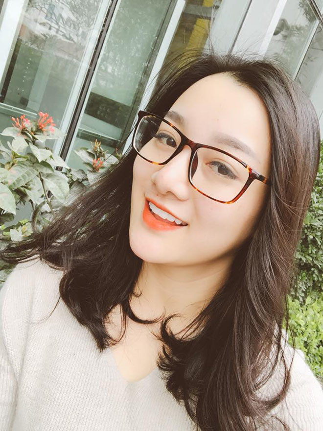 Một năm hẹn hò, Thủy Tiên nhận ra nhiều điều thú vị ở chàng trai này. Với cô, Hữu Công là một người bạn trai tâm lý, có trách nhiệm, dù không ngọt ngào, lãng mạn nhưng lại chiều chuộng và biết cách tạo niềm tin nơi bạn gái. Đó cũng là lý do khiến cô đủ tự tin “về chung một nhà” với Hữu Công sau 1 năm tìm hiểu.