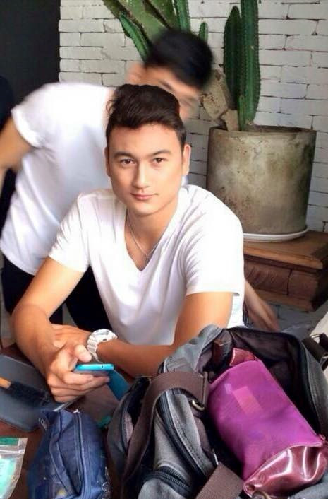 "Trong trận đấu tối qua, Văn Lâm hoàn toàn xứng đáng được bắt chính chứ không phải là sao U23 Việt Nam Bùi Tiến Dũng. Thủ thành CLB Hải Phòng đã có những pha ra vào hợp lý, phản xạ nhanh làm nản lòng các chân sút đối phương. Trước đó, ở trận lượt đi gặp Jordan, Văn Lâm cũng đã chơi xuất thần trên sân nhà", một CĐV bình luận.