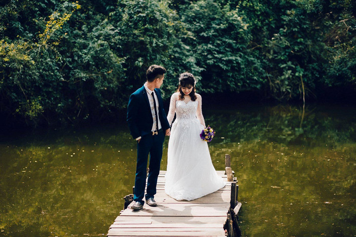 Quen nhau 5 năm qua mạng, đôi trẻ mới chính thức hẹn hò cách đây hơn một năm. Sau lần gặp gỡ đầu tiên, cả hai đã hứa hẹn sẽ về chung một nhà. Đức Thân và Hoàng Trang làm ăn xa, song do cùng quê nên cả hai được gia đình ủng hộ.