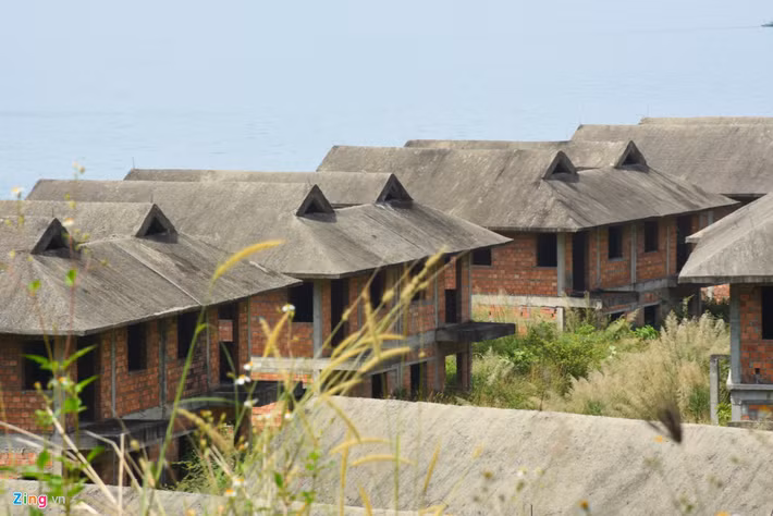 Dự án có diện tích gần 60.000 m2, sở hữu hơn 500 m chiều dài bãi biển bên vịnh Bãi Trẹm.Theo thiết kế, dự án gồm một khách sạn tiêu chuẩn 4 sao và 22 biệt thự nghỉ dưỡng cao cấp và các dịch vụ giải trí khác như hồ bơi, sân tennis, spa, các dịch vụ thể thao bãi biển.