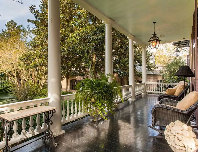 Chủ sở hữu hiện tại đã mua lại Sword Gate House vào năm 1999 và tiến hành một số cải tạo.