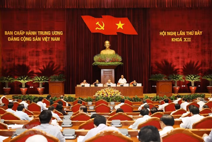 Ủy viên Bộ Chính trị, Thủ tướng Chính phủ Nguyễn Xuân Phúc điều hành phiên thảo luận.