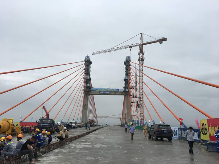 Đặc biệt, cầu dây văng Bạch Đằng được thiết kế chịu được động đất cấp VIII.