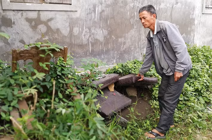 "Bàn ghế, đồ trong nhà bị họ đập phá hỏng, vứt ra vườn".