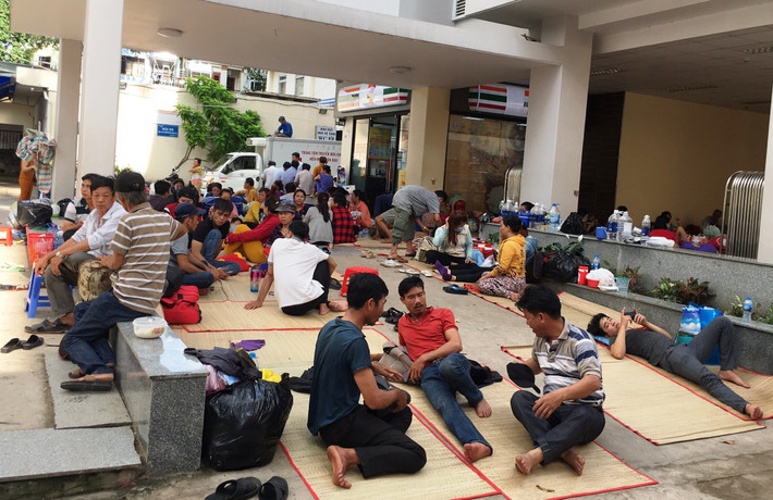 Cảnh quá tải tại bệnh viện Nhi đồng 1.