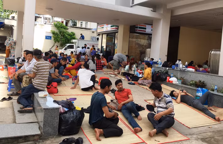 Cảnh quá tải tại bệnh viện Nhi đồng 1.