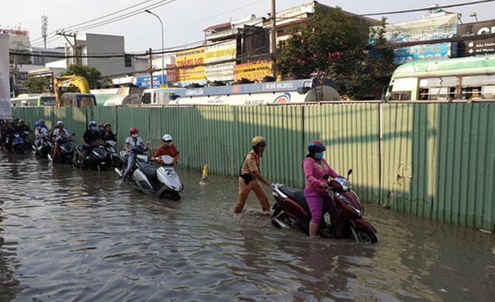 Theo dự báo của Đài Khí tượng thủy văn khu vực Nam Bộ, mực nước tại các trạm vùng hạ lưu sông Sài Gòn - Đồng Nai sẽ lên nhanh trong những ngày tới. Cụ thể, mực nước cao nhất tại trạm Phú An ngày 10/10 là 1,66 m (đều cao hơn báo động 3), sau đó duy trì mức cao này 3-4 ngày.