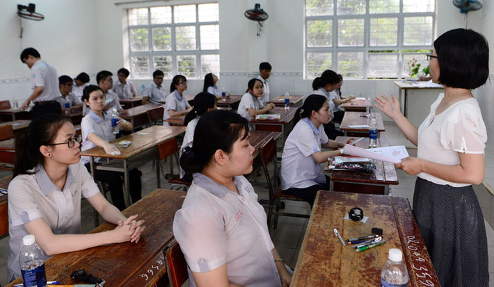 Nghe phổ biến thông tin quy chế lần chót.