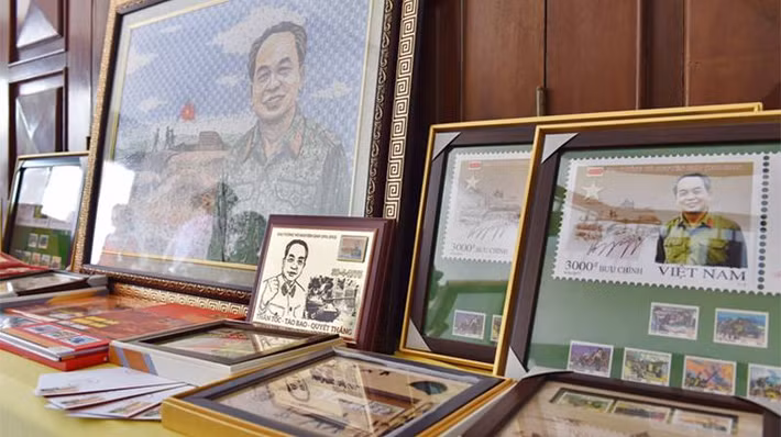 Cũng trong buổi lễ sáng nay, nhiều tranh tem Đại tướng Võ Nguyên Giáp (1911-2013) được phát hành. Ảnh: VGP/Nhật Bắc.