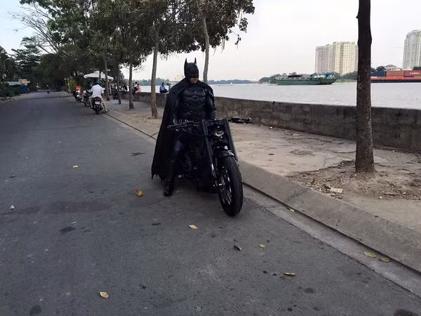 Bộ trang phục người Dơi chất lừ.