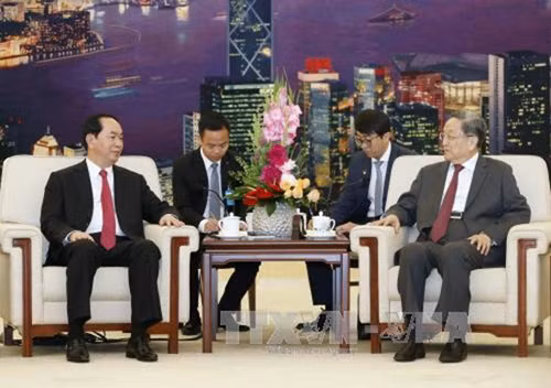Ngay sau Lễ đón chính thức, Chủ tịch nước Trần Đại Quang đã tiến hành hội đàm với Tổng Bí thư, Chủ tịch Trung Quốc Tập Cận Bình. Chiều 11/5, Chủ tịch nước Trần Đại Quang gặp Phó Chủ tịch Hội nghị Hiệp thương chính trị nhân dân toàn quốc Trung Quốc Vương Gia Thuỵ. Chuyến thăm của Chủ tịch nước diễn ra trong bối cảnh quan hệ hai nước tiếp tục xu thế phát triển với những kết quả tích cực trên các lĩnh vực. Ảnh: TTXVN.