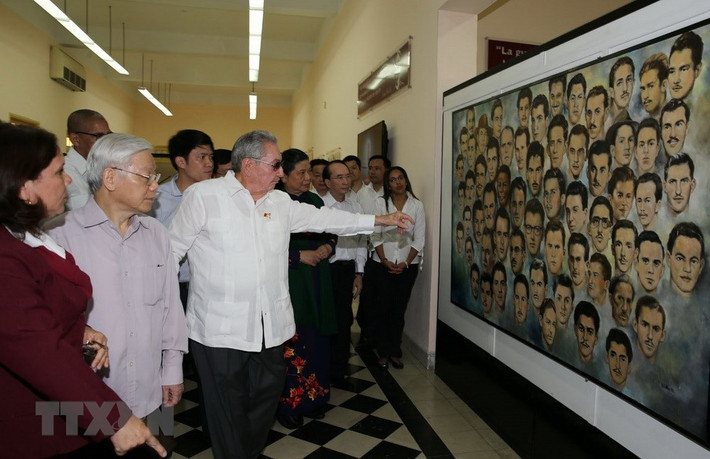 Tổng Bí thư Nguyễn Phú Trọng cùng đồng chí Raul Castro Ruz thăm Bảo tàng lịch sử 26 tháng 7.