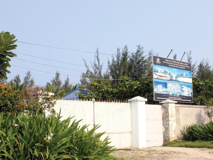  5. Dự án Khu du lịch ven biển Hòn ngọc Á ChâuDự án đất vàng Khu du lịch ven biển Hòn ngọc Á Châu nằm ở phường Khuê Mỹ, quận Ngũ Hành Sơn, với vốn đầu tư ban đầu hơn 1.550 tỷ đồng. Đầu năm 2008, UBND TP. Đà Nẵng giao 17 ha đất ven biển và cấp giấy chứng nhận cho nhà đầu tư. Ảnh: baodautu.vn.