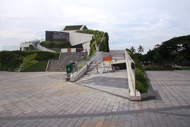 Mới đây, lãnh đạo UBND TP Đà Nẵng đã có văn bản giao Sở Tài nguyên - Môi trường chỉ đạo Thanh tra sở phối hợp với các đơn vị, cơ quan liên quan kiểm tra trình tự thủ tục thu hồi đất, giao đất, cho thuê đất, cấp giấy chứng nhận quyền sử dụng đất, quyền sở hữu nhà ở và tài sản khác trên đất đối với hai dự án. Ảnh: Tiền Phong.