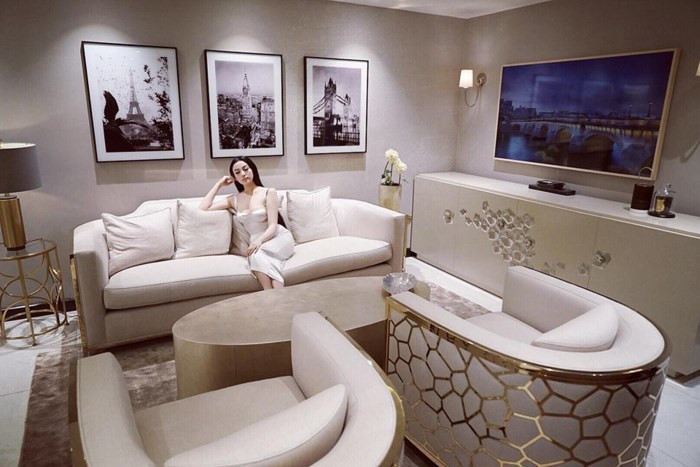 Không chỉ liên tục xuất hiện với hàng hiệu, siêu xe, đi du lịch nhiều nơi trên thế giới thường xuyên, Huyền Baby còn sống trong căn hộ trị giá 5 triệu USD ngay giữa trung tâm Quận 1, TP HCM. Ảnh: Ngôi Sao VN