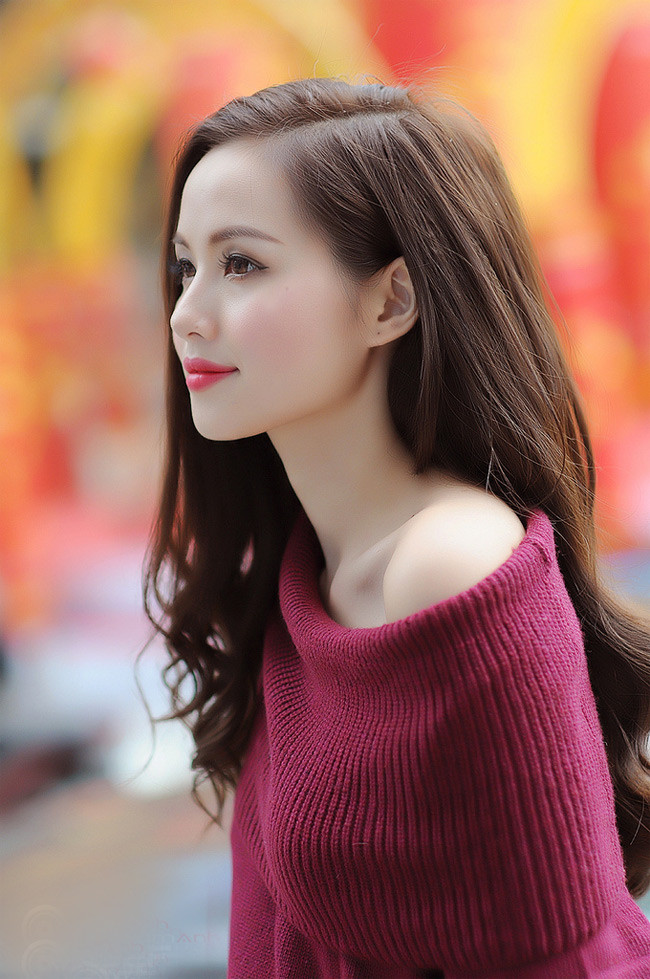 Điều đáng nói là sau khi lấy chồng, cuộc sống của Tâm Tít thay đổi hoàn toàn. Cô nàng đã chuyển từ hình tượng hot girl ngọt ngào sang hình ảnh người phụ nữ mặn mà về nhan sắc và trên hết là vẻ giàu sang, phú quý khi dát toàn đồ hiệu trên người. Ảnh: 24h.com.vn.