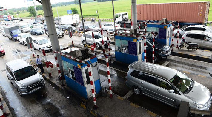 QL51 vốn rộng với nhiều làn xe đã trở nên quá tải với lượng xe cộ đổ về nghỉ lễ tăng đột biến.