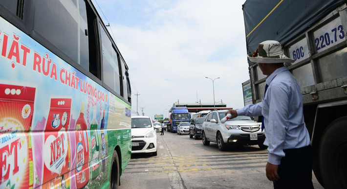 ... và quan sát lượng xe để thực hiện việc xả trạm.