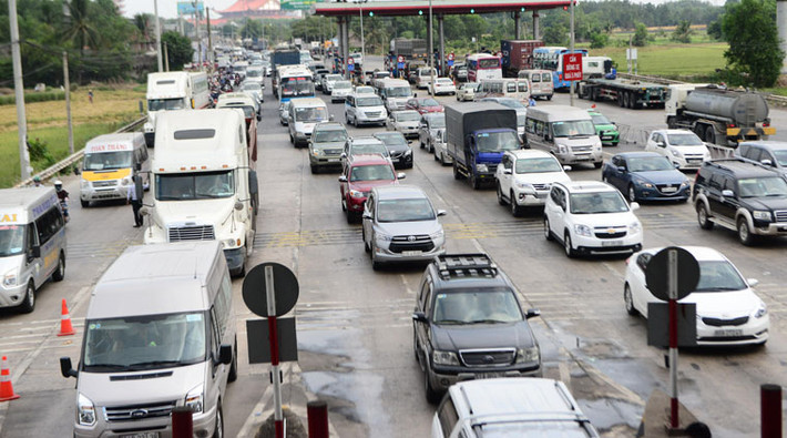 Tình trạng kẹt xe nghiêm trọng nhất xảy ra tại ngã 3 Mỹ Xuân (thị trấn Phú Mỹ, tỉnh Bà Rịa - Vũng Tàu) khi các loại phương tiện phải xếp hàng dài hơn 3km.