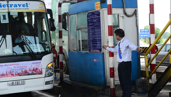 Trong 2 ngày qua, vì tình trạng kẹt xe liên tục diễn ra nên trạm thu phí này đã nhiều lần phải xả trạm cho các phương tiện từ TP HCM về Vũng Tàu.