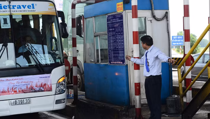 Trong 2 ngày qua, vì tình trạng kẹt xe liên tục diễn ra nên trạm thu phí này đã nhiều lần phải xả trạm cho các phương tiện từ TP HCM về Vũng Tàu.