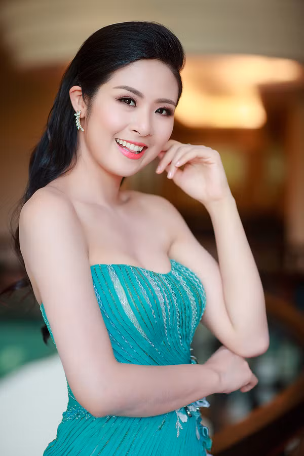 Ngọc Hân - Hoa hậu Việt Nam 2010 Từ sau khi đăng quang năm 2010, Hoa hậu Ngọc Hân luôn ghi dấu ấn với những hoạt động xã hội cùng cuộc sống giản dị. Sau nhiều năm tích cóp, gần đây, năm ngoái, Ngọc Hân quyết định cải tạo lại không gian sống vốn có của mình và gia đình.