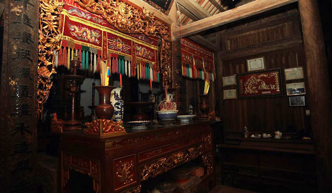 Căn nhà thuộc quyền sở hữu của ông Nguyễn Đình Do, 87 tuổi thuộc xã Tiên Phương (Chương Mỹ - Hà Nội). Ông Do là đời thứ 4 nối dõi và sử dụng căn nhà mà tổ tiên để lại.