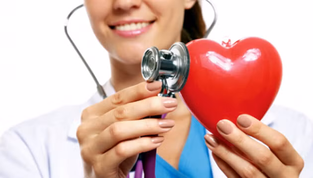 Giúp trái tim khỏe mạnh: Vi khuẩn có lợi probiotic, có trong sữa chua, thực phẩm lên men, pho mát già và chất bổ sung hỗ trợ sức khỏe tim mạch. Trong nghiên cứu được trình bày tại cuộc họp Hiệp hội Tim mạch Mỹ gần đây, những người có cholesterol cao sau khi dùng probiotic lactobacillus reuteri giúp giảm hơn 11% mức độ cholesterol "xấu” trong 9 tuần. Ảnh: Shutterstock.