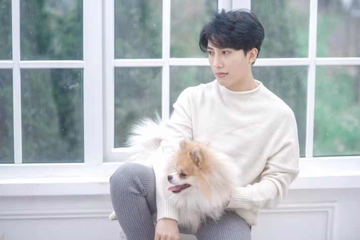 Bác sĩ Quang hiện làm việc tại khoa sản bệnh lý, Bệnh viện Phụ sản Trung Ương. Một ngày làm việc của anh bắt đầu từ 7h30 đến 16h30. Ngoài thời gian ở bệnh viện, anh còn có trung tâm giảm cân và làm đẹp cho sản phụ sau sinh.