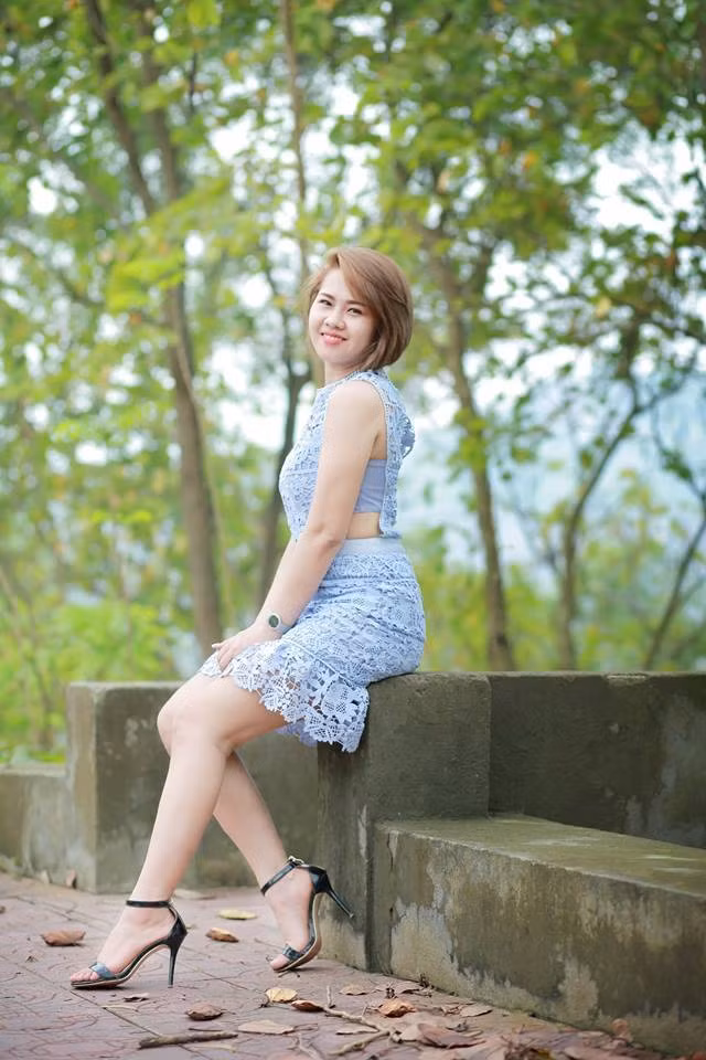 Dù biết công cuộc giảm cân để lấy lại vóc dáng như xưa còn rất nhiều khó khăn nhưng Thái Bình tự nhủ sẽ cố gắng hơn nữa, bởi cô quan niệm: "Ngoại hình cũng phải chiếm đến 50% trong việc giữ chồng. Đã là vợ chồng rồi thì có rất nhiều yếu tố khác để chồng mình yêu thương mình. Nhưng đến bản thân mình mà không yêu lấy mình thì sao chồng yêu được. Thế nên, kiểu gì kiểu phụ nữ phải thật xinh đẹp. Có điều kiện đẹp một kiểu, còn có điều kiện đẹp kiểu khác". Ảnh: FBNV.