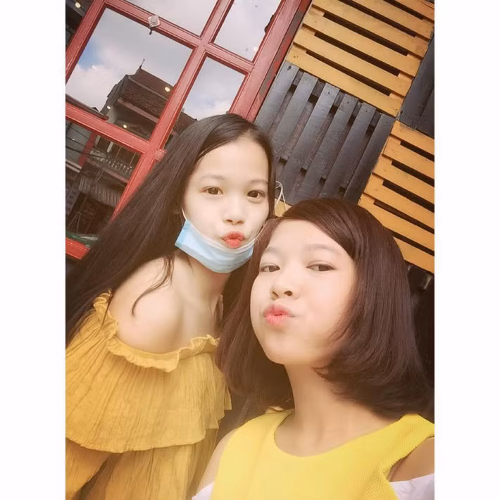 Đến thời điểm hiện tại, "cô gái khẩu trang" cũng không hiểu tại sao hình ảnh của mình lại bị lan truyền trên mạng và bị chửi tới tấp đến "chìm" không ngóc đầu lên được. Hoa khẳng định bản thân không muốn nổi tiếng cũng không thích nổi tiếng, và cũng không rảnh rỗi đến mức bỏ tiền để được PR trên mạng khiến bản thân mình bị "ném đá" tơi bời như vậy.