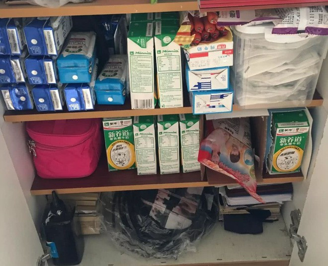 Theo lời Yến Tử cho biết, kể từ 6 năm nay, cô bắt đầu có sở thích điên cuồng mua sắm rồi tích đồ trong nhà. Mua nhiều nhất là đồ gia dụng, gia vị, đồ cá nhân rồi đến đồ trang điểm, nước hoa... Thậm chí, sau khi kết hôn vào cuối năm 2016, sở thích này của Yến Tử vẫn không hề thay đổi, những món đồ mới ngày càng tăng lên với tốc độ chóng mắt khiến các phòng trong nhà trông không khác gì tiệm tạp hóa. Những đồ đạc mua trước khi lấy chồng thì cô phải để bên nhà mẹ đẻ.