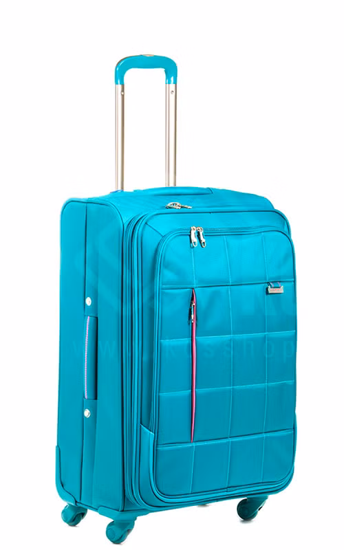 Những chuyến đi du lịch dài 5 -7 ngày thì nên chọn vali cỡ trung hay còn gọi là vali 6 tấc (cao 60cm), có thể đựng đồ chung với một người khác mà vẫn thoải mái. Ảnh: Valikeo.