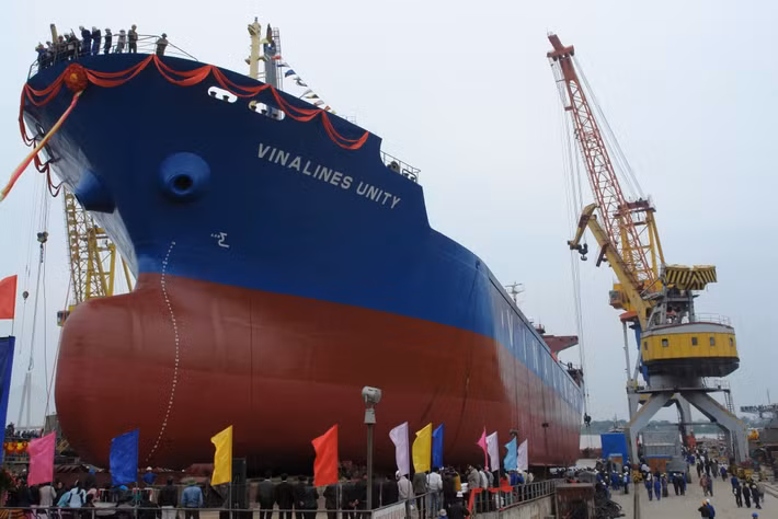 Theo tính toán, việc bán tàu không đảm bảo thu hồi vốn đầu tư, nhưng lãnh đạo Vinalines nhìn nhận việc thanh lý tàu Vinalines Trader là cấp thiết nhằm cắt lỗ, tái cơ cấu đội tàu, giảm gánh nặng tài chính cho Tổng công ty. Ảnh minh họa: Petrotimes.