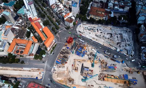 Tháng 10/2009, UBND TP.HCM ra quyết định thu hồi 8.641 m2 đất tại khu tứ giác Bến Thành (số 1 Phạm Ngũ Lão, phường Nguyễn Thái Bình, quận 1) giao cho Bitexco đầu tư cao ốc văn phòng, dịch vụ cao cấp, khách sạn tên gọi The One. Dự án nay đổi tên thành Spirit of Saigon, có vốn đầu tư khoảng 500 triệu USD.